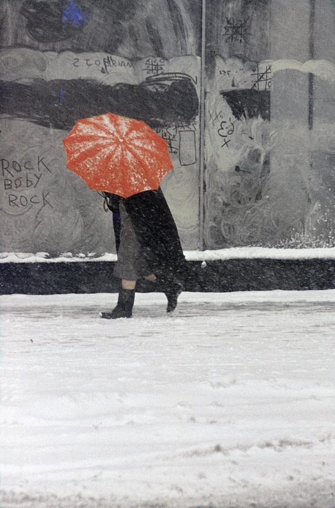 风雪中的纽约 | 彩色摄影先驱索尔·雷特...