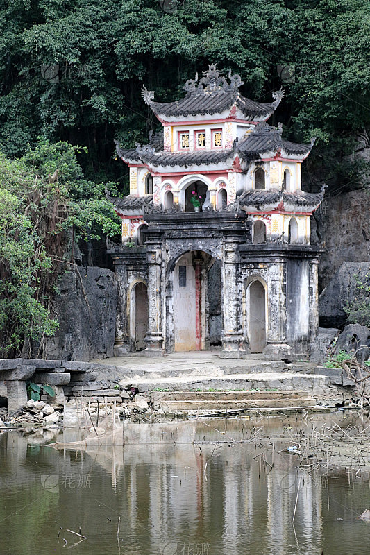 Bich Dong Pagoda Tam...