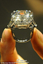 伊丽莎白·泰勒33.19克拉的纯色钻石戒指