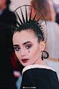 #不言不语都是好风景# 
Lily Collins in Givenchy at 2018’s Met Gala
妆容灵感来源于Our Lady of Sorrows (Mater Dolorosa) of Chandavilla, La Condosera, Spain
#那些异族之美# ​​​​