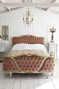 Louis XV buttoned Curved-Foot Bed: