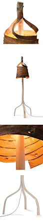Floris Wubben设计的这件“ Stripped（剥离）”灯具，用原木树枝制作，剥下树皮环绕起来，形成灯罩，树枝下部被劈成三瓣形成底座，充分体现了物尽其用的理念。