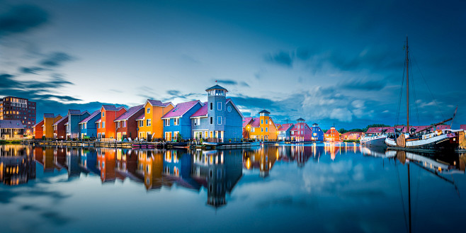 Colorful Houses duri...