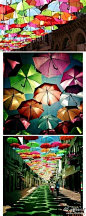 [葡萄牙的águeda小镇] 奢华旅行家：葡萄牙的águeda小镇，每逢夏季，就有各种色彩的雨伞装饰街道，即遮阳又艺术，走在这样的街道，是不是有一种置身童话世界中的感觉呢？