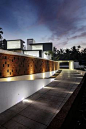 The Running Wall #Residence / LIJO RENY #architects