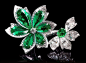祖母绿被誉为绿宝石之王，在古罗马时代，它代表最昂贵的宝石，是爱与美的颜色。祖母绿稀有的颜色来自两种微量元素：铬与钒，也因为其比例的不同，祖母绿能呈现多种风情，色系从浅绿到青绿、浓绿，淡的脱俗，浓的奢华，总是隐隐带着神秘高贵气息。英国高级珠宝品牌David Morris设计的祖母绿首饰拥有独一无二的复古气质，祖母绿静谧的气息会让人内心安宁与平静。 