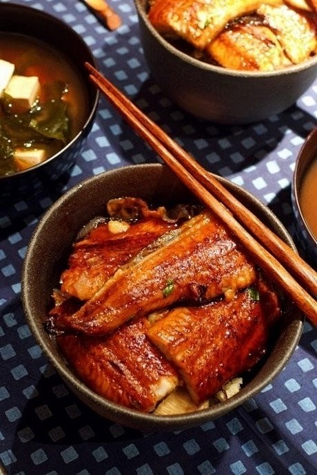 【DIY鳗鱼饭】材料：海鳗、小白菜、米饭...