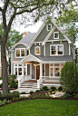 I love the exterior. -Do's and Don'ts of Choosing a New House Color House color, trim, roof