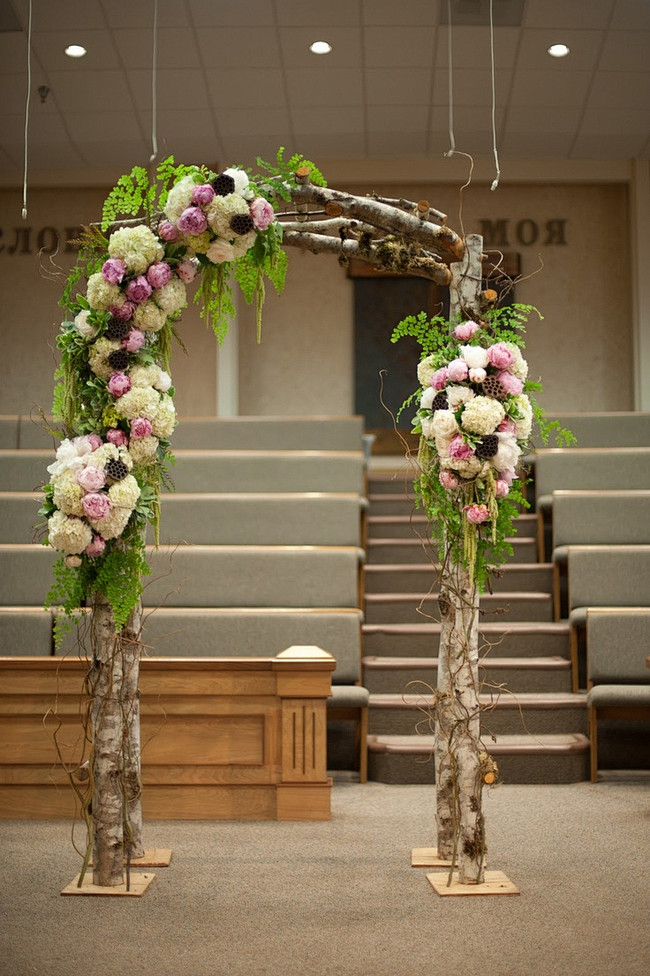 12款简易的森系婚礼拱门，用枯藤树枝造型...