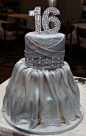 #美食爱吃爱看# 穿着婚纱的翻糖蛋糕，实在是太美了！