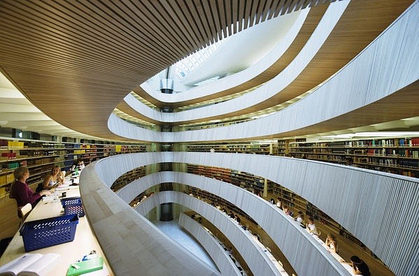 瑞士苏黎世大学法学院图书馆 Santia...