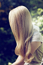 [发型]最近大爱披散的长长卷发。待你长发及腰，如此，可好？(7) #长发披肩# #长发#