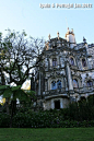 葡萄牙里斯本近郊的辛特拉镇（Sintra），临近大西洋，山峦起伏，层峦叠翠，宫殿、城堡点缀其间，是摩尔贵族与葡萄牙王室的夏宫所在地，大航海时代，贵族们在城内和山上纷纷盖起了别墅。辛特拉也是19世纪第一块云集欧洲浪漫主义建筑的土地。