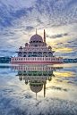 Putra Mosque in Putrajaya, Malaysia. #travel #Asia #bucketlist