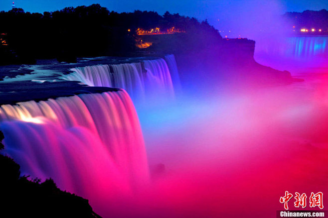 尼亚加拉瀑布位于加拿大和美国的交界处，瀑...