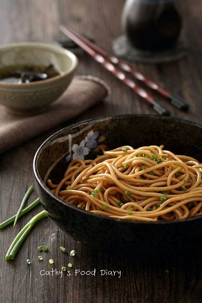 夏日消暑餐，葱油拌凉面！葱油怎-叶子食光