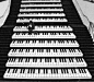 Piano painted on the stairs.: 