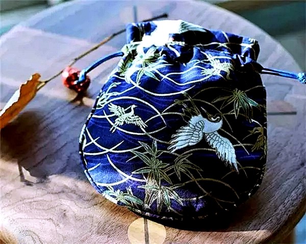 古绣荷包是中国汉族传统服饰中，一种装零星...