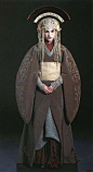 A kimono-inspired robe worn by Padme Amidala in Star Wars Episode I.@北坤人素材
