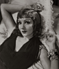 克劳黛·科尔伯特Claudette Colbert, 1934
克劳德特·科尔伯特Claudette Colbert 美国女演员 1903年9月13日生于伦敦，卒于1996年7月30日。第七届奥斯卡最佳女演员。 
《一夜风流It Happened One Night 》 (1934)