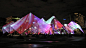 在维多利亚波弗特的Rainbow Serpant节日上，有一个令人非常震惊的巨型互动光影装置艺术。它是由来自澳大利亚的互动设计公司NESS亲手打造而成的，他们为自己创作的装置作品取名为“Light Scraper”。巨型互动光影装置，光和音乐的完美结合！