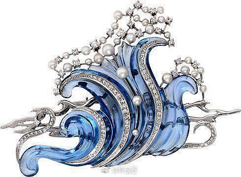 以《神奈川冲浪里》为灵感的珠宝设计

#...