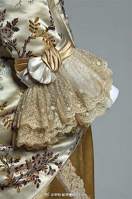 【幸物志】古董裙装的衣袖细节。

#幸物...