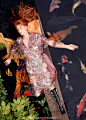 ELLE UK 11/2018. “Wonder Women” Florence Welch. 拍得好的同时排版也是大看点，太好玩了，像童话书。感觉可以转发这条锦鲤变时髦！ ​​​​