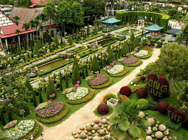 泰国东芭花园

来到泰国芭堤雅的东芭乐园...
