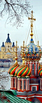 俄罗斯教堂丰富多彩的圆顶
colorful domes of Russian churches