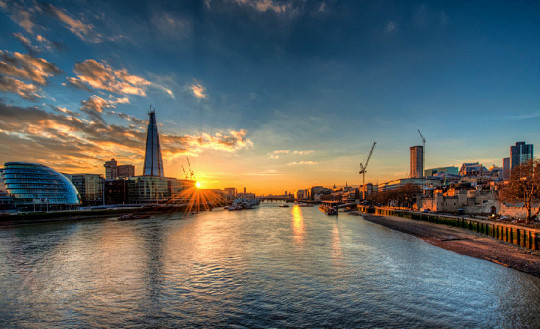 泰晤士河上的伦敦之美