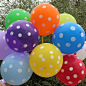 情人节表白12寸3.2克圆点气球波点印花糖果色气球婚礼布置装饰
气球是替代花材最好的方法，场面热门还节约成本，气球具有天然的欢庆气息，漂浮气球的加入，会营造出整个场地的热烈场面，而且气球一定是婚礼上小朋友们最爱带走的“回礼”
