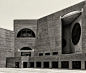 艾哈迈德巴德印度管理学院 Indian Institute of Management Ahmedabad by 路易斯·康 Louis I. Kahn - 灵感日报 : 去掉了色彩却看到了更多……这组由摄影师Cemal Emden拍摄的著名现代主义建筑大师路易斯·康（Louis I. Kahn）设计的艾哈迈德巴德印度管理学院 Indian Institute of Management建筑图片，以极强的表现力让我们领略到何为大师笔下的质感、比例与细节层次……