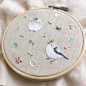 Long tailed tit in Flower festival 
エナガがお祭り準備中 #embroidery #ハンドメイド #broderie #刺繍 #вышивка #자수 #イラスト