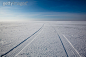 汽车,轮胎印,寒冷,雪,冰湖_6febe3a2b_一望无际的冰封湖面_创意图片_Getty Images China