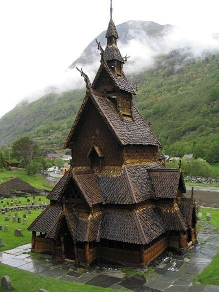 别样的风情，挪威小镇的木板教堂，恍若置身...