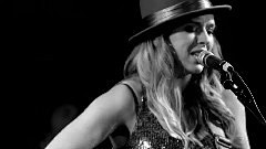 ZZ Ward - Put the Gu...