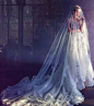 25 件驾驭全场的女王气势绝美新娘婚纱礼服！+来自：婚礼时光——关注婚礼的一切，分享最美好的时光。#Sophie Designs# #钻石婚纱# #头纱#