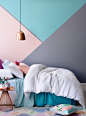 In bed with Bek Sheppard - desire to inspire - desiretoinspire.net :  

 Melbourne based interior and props stylist Bek Sheppard sure knows how to make a bed ... or a m...