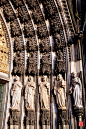 科隆大教堂，是位于德国科隆的一座天主教教堂，是科隆市的标志性建筑物。它是欧洲北部最大的教堂，集宏伟与细腻于一身，是中世纪欧洲哥特式建筑艺术的代表作，也可以说是世界上最完美的哥特式教堂建筑。它与巴黎圣母院大教堂和罗马圣彼得大教堂并称为欧洲三大宗教建筑。 #建筑时刻#