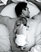 Newborn baby sleeping on Dad Toni Kami ~•❤• Bébé •❤•~ B & W Newborn photography idea