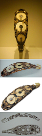 中国国家博物馆-- 古玉展品（21） 战国 包金嵌玉兽首银带钩 这是迄今为止最牛x的裤腰带，感觉带上去不一定会很舒服，但追求的就是那种范，要吊才有味道。