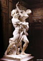 意大利雕塑家、建筑家、画家 乔凡尼·洛伦佐·贝尼尼(Giovanni Lorenzo Bernini，1598年12月7日-1680年11月28日)是早期杰出的巴洛克艺术家，十七世纪最伟大的艺术大师之一。贝尼尼主要的成就在雕塑和建筑设计，另外，他也是画家，绘图师，舞台设计师，烟花制造者和葬礼设计师。 ​​​​