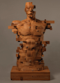 一个人的像素化木制雕塑的照片