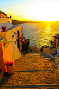 希腊圣托里尼岛，金色夕阳