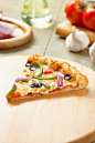 食品,广口瓶,奶制品,室内,奶酪_83585877_Veggie Pizza Slice_创意图片_Getty Images China