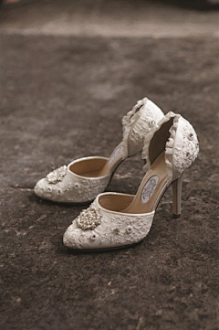 Shadowblue采集到美丽的鞋----美的鞋会带你走向美的旅程