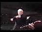 响彻全球的《波莱罗舞曲》，1929年由大名鼎鼎的指挥家托斯卡尼尼在纽约首演，拉威尔亲临剧场。托斯卡尼尼用了在作曲家看来太快的速度，演出很受欢迎，听众和演奏员都极为欣赏这部作品。 然而坐在一旁的拉威尔不留一丝情面的对指挥说“这不是我的速度”————《波莱罗》卡拉扬指