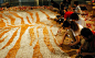 由50万支香烟打造而成的虎皮地毯会是什么样子的呢？中国知名的当代艺术家徐冰近期有幅作品在美国弗吉尼亚美术博物馆展出，铛铛铛铛，就是这张虎皮地毯。虎皮地毯有什么...