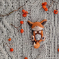木头做的毛衣胸针，正好与毛衣的花纹结合（by olha_toys） ​​​​